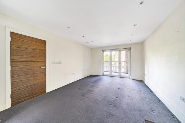 Flat 3 Lantana Court, 3, Ashridge Close, London photo 4