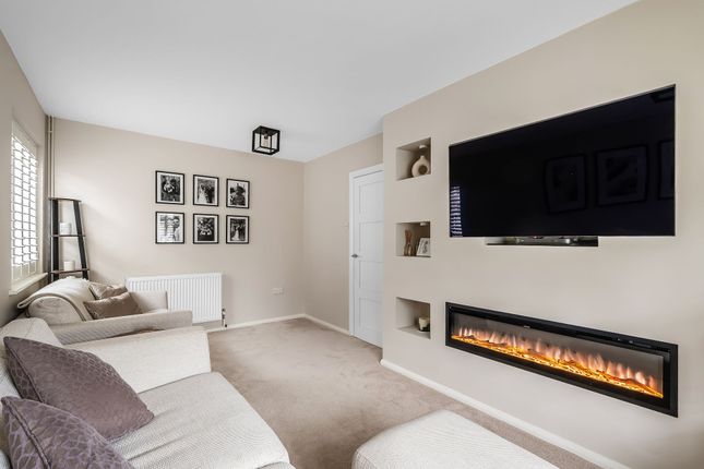 5 Clarendon Way, Tunbridge Wells photo 3