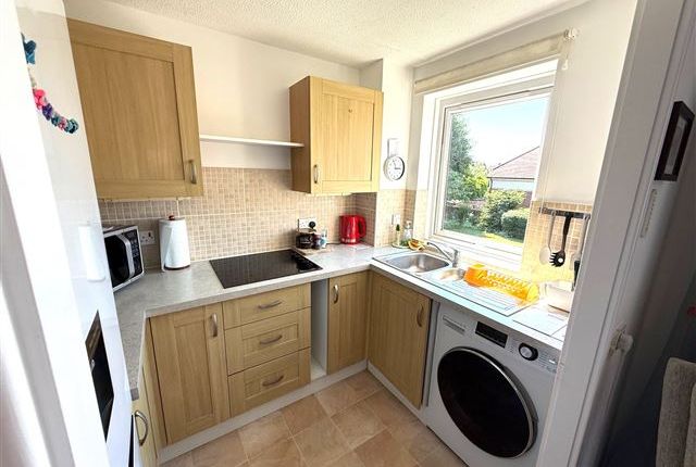 Flat 32, Bakers Court Salvington Road, Worthing photo 5