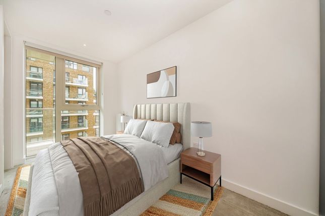 Flat 33, Duncombe House, 15, Victory Parade, London photo 4