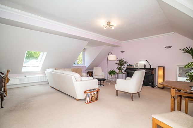 Flat to rent in Flat 5, 32 Chiltern Court, Goring On Thames