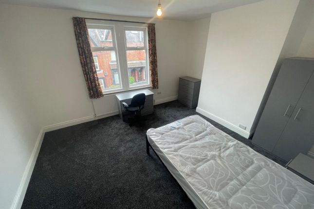 Manor Drive, Leeds photo 5