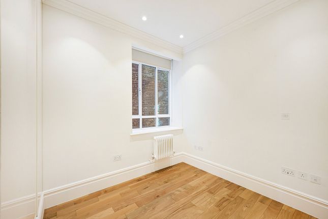 Flat to rent in Devereux Court, 215 Strand