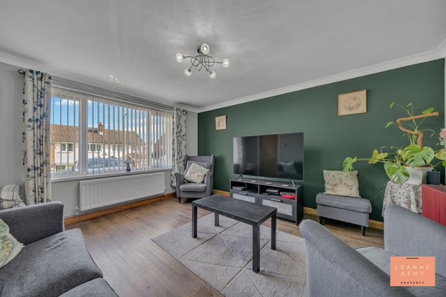 28 Caernarvon Court, Caerphilly photo 2