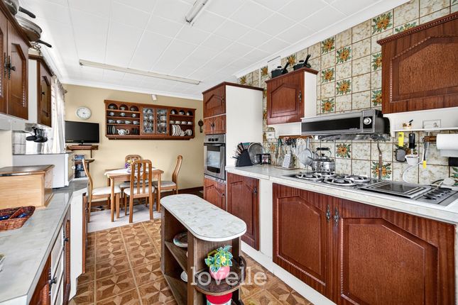 10 St. Thomas Close, Grimsby photo 3