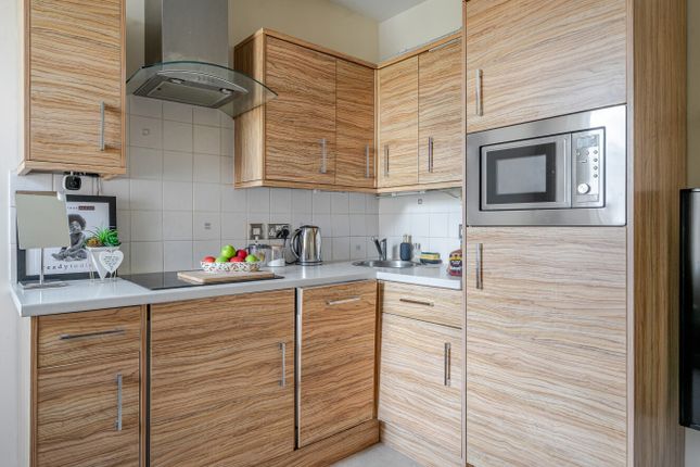 Flat 2, 36, Southcliff Road, Southampton photo 4