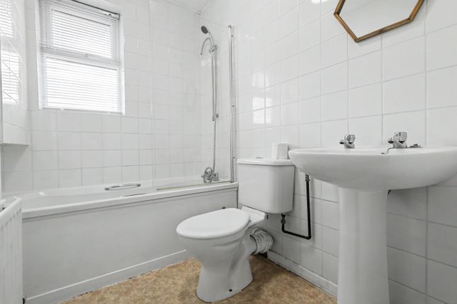 147, Slepe Crescent, Poole photo 4