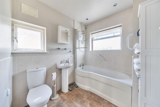 54, Harvey Road, Rickmansworth photo 3