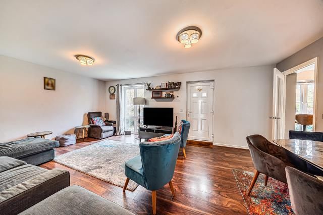 15, Trevelyan Court, Windsor photo 3