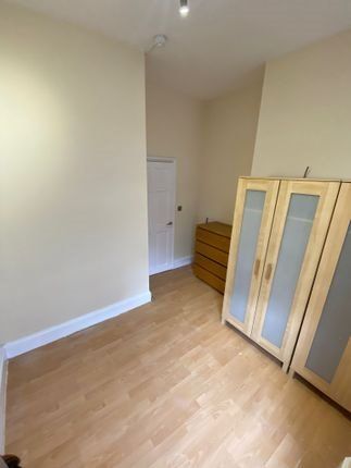 Flat to rent in Buckley Road, London