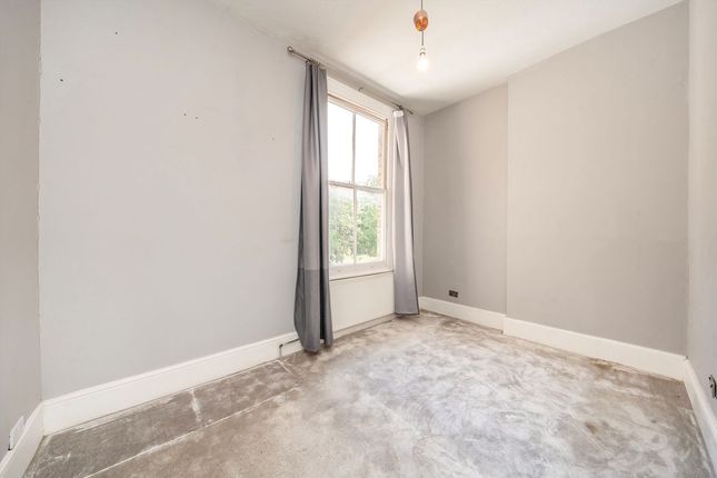 Flat 3, 3, Montrell Road, London photo 4