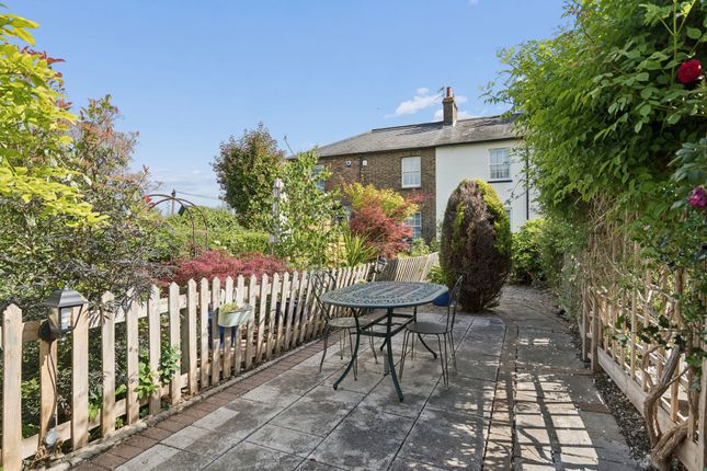 3 Grove Cottages, Bushey photo 4