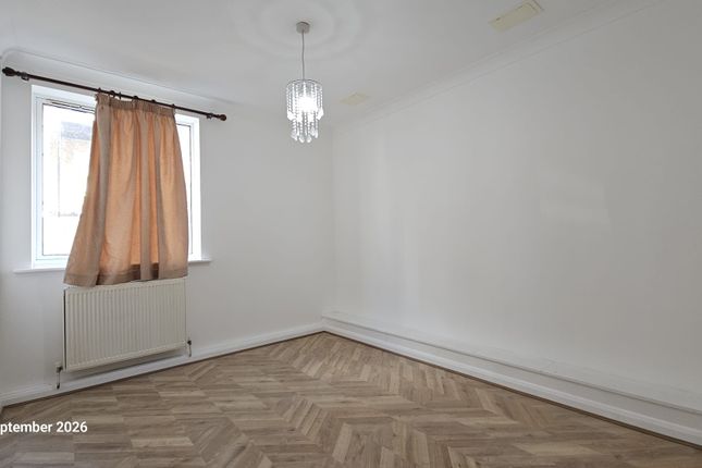 Flat 3, Waterford Court, Leeland Terrace, London photo 2