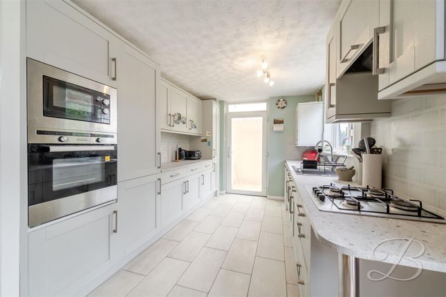 18, Barton Court, Mansfield photo 4