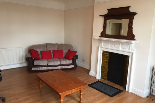 Flat to rent in Streatham High Road, Streatham