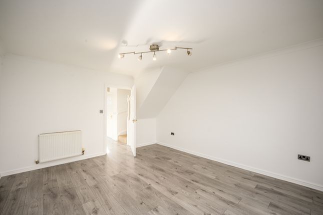 Hawksworth Crescent, Birmingham photo 4