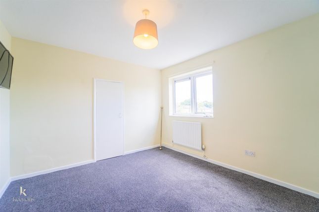 106, Meadow View, Rochdale photo 2