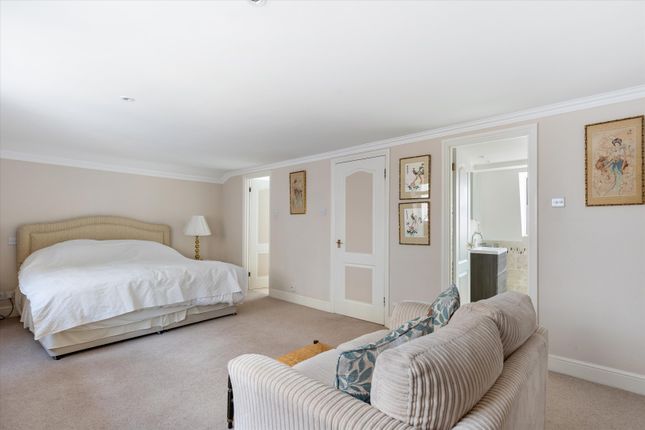4, Dukes Lane, Kensington photo 3