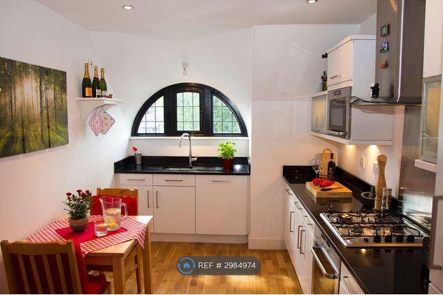 Flat, The Driftbridge Reigate Road, Epsom photo 2