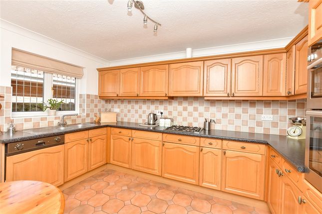 Penshurst Close, Longfield photo 3