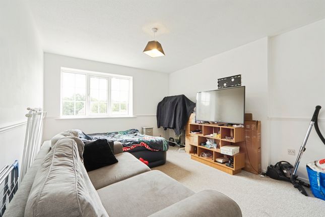 32, Borrowdale Croft, Leeds photo 2