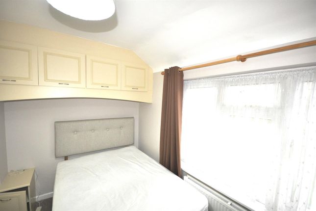 83, Cannington Road, Dagenham photo 5