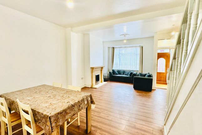 132, Sutton Court Road, London photo 3