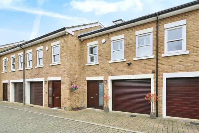 Thumbnail Terraced house for sale in Kingfisher Close, Broxbourne