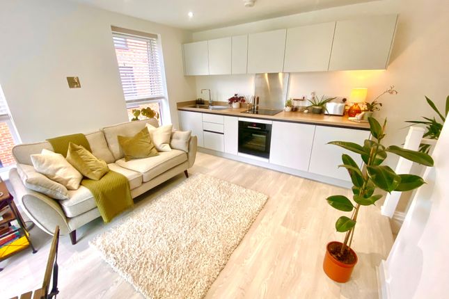 12, Copper Beech Court, LEEDS photo 2