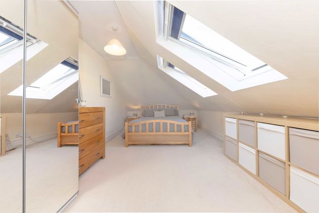 Flat 8, 44, Longley Road, London photo 4