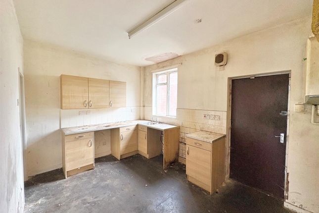 10, Wigan Road, Wigan photo 3