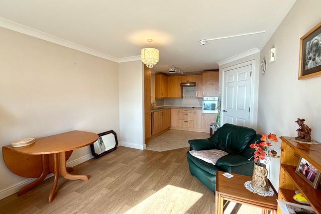 52, Patching Lodge, Brighton photo 3