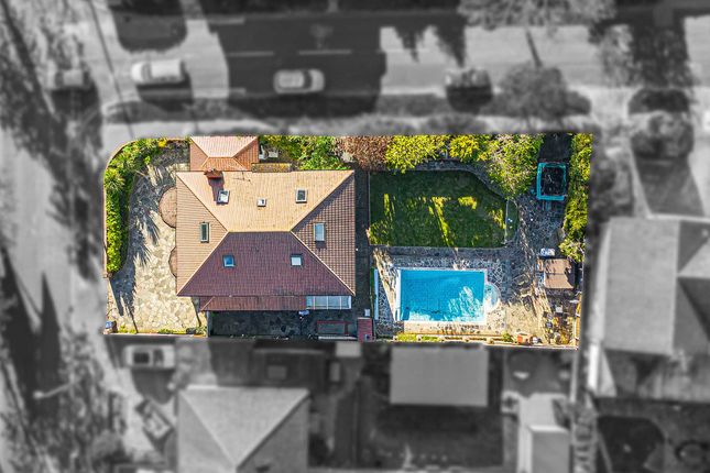 27, Kenilworth Gardens, Westcliff-on-sea photo 3