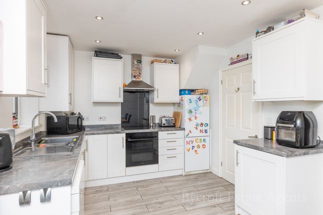 9, Wickfield Close, Lowestoft photo 2