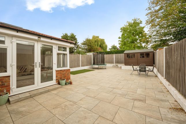 33, Somerset Avenue, Surrey photo 4