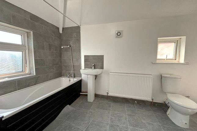 23, WOLVERHAMPTON photo 5