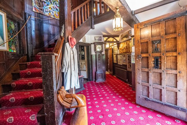 Entrance Hall.Jpg