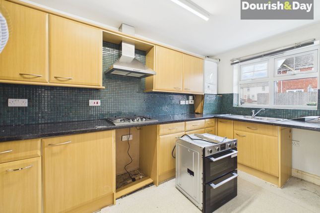 5 Locketts Court, Cannock photo 3