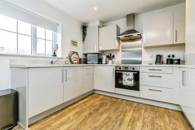 12 Nursery Rise, Pulborough photo 2