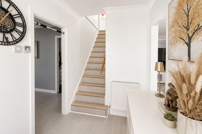 31, Havering Road, Romford photo 2