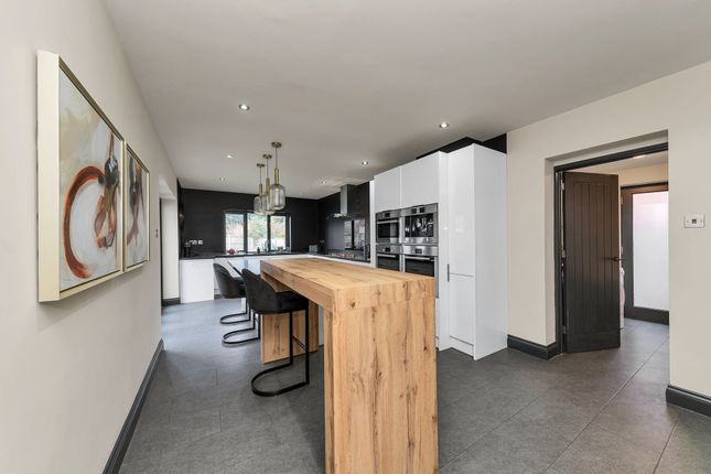 8 Newmarket Road, Royston photo 4