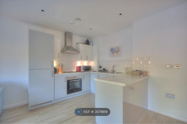 Knowles Court Brumwell Avenue, London photo 4