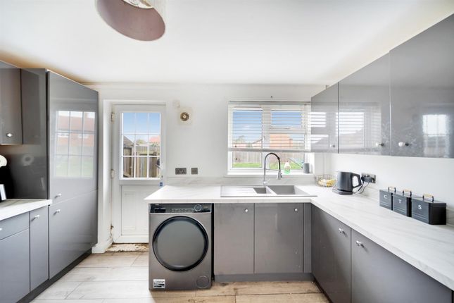 46, Robin Drive, Ipswich photo 4