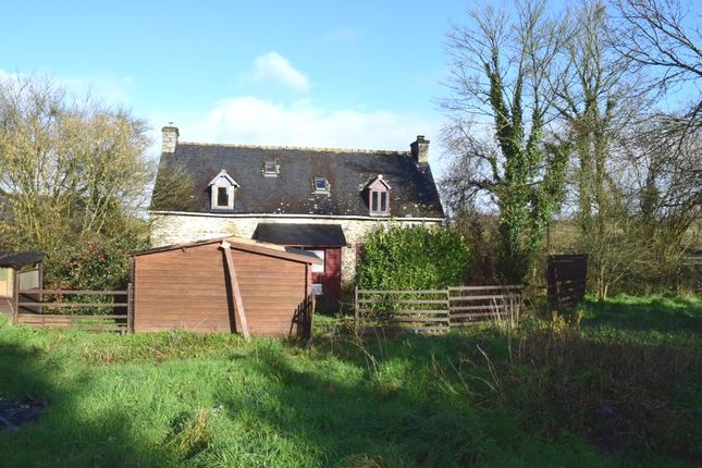 Detached house for sale in 29246 Poullaouen, Finistère, Brittany, France