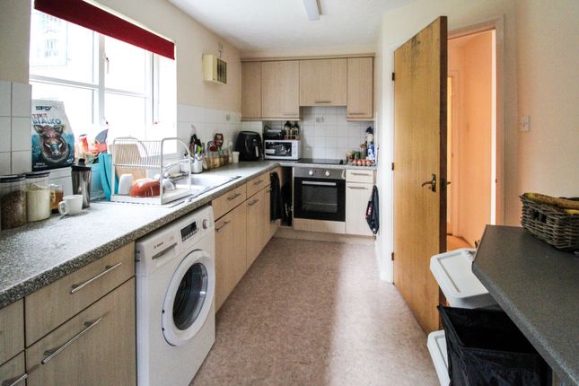 8, Collingwood, Farnborough photo 4
