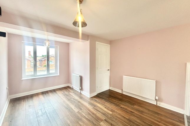 3, Sandsacre Road, Bridlington photo 5