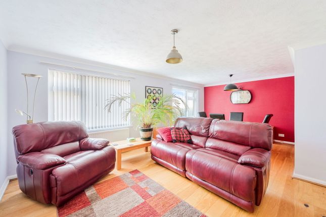 Heatherbell, The Platt, Lingfield photo 2