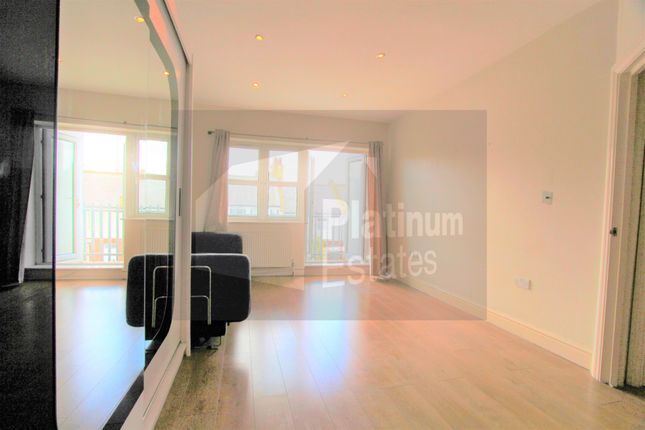 Flat 16 The Warehouse, 7, Park Road, London photo 4