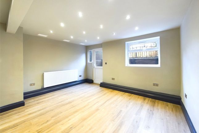 Ground Floor Flat, 172, Queens Road, Walthamstow, London photo 2