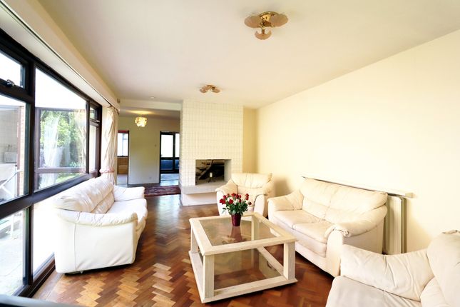 25, Albyfield, Bromley photo 4